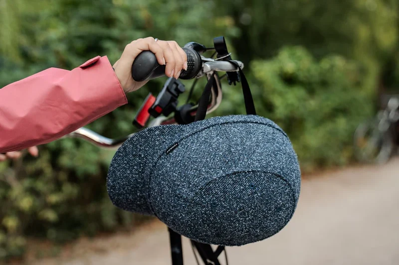 Yakkay Black Helmet + Yakkay Paris Ocean Tweed