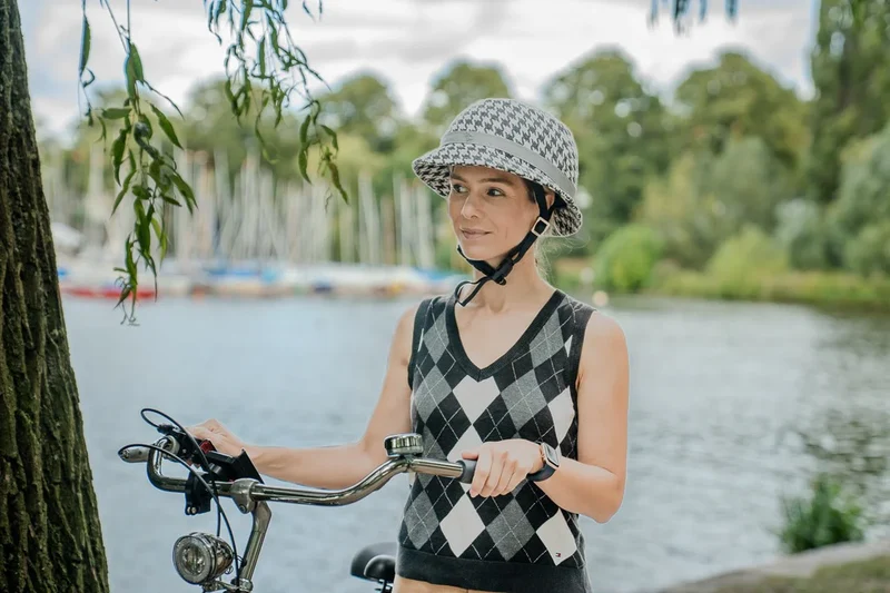 Yakkay Smart Two Helmet Black + Yakkay Tokyo Shine Hound
