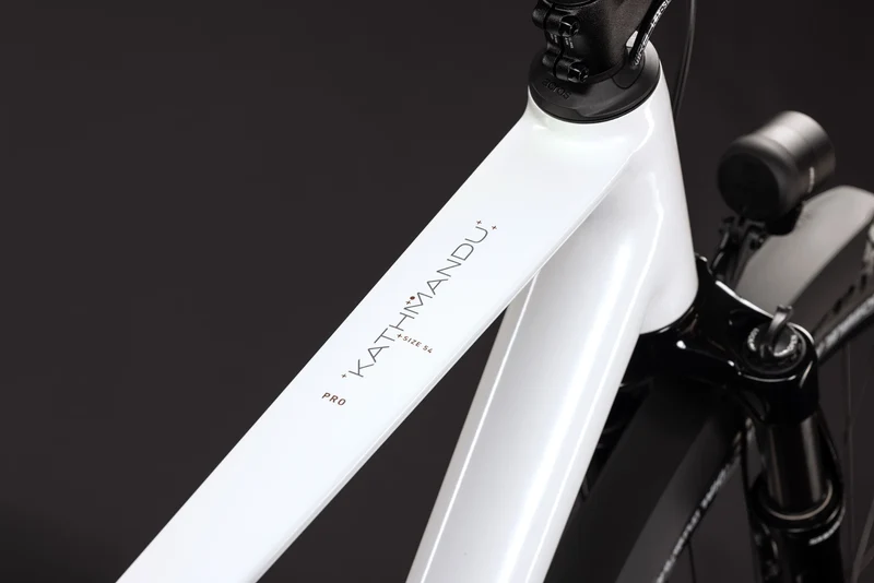 Cube Kathmandu Pro metallicwhite´n´chrome 2027