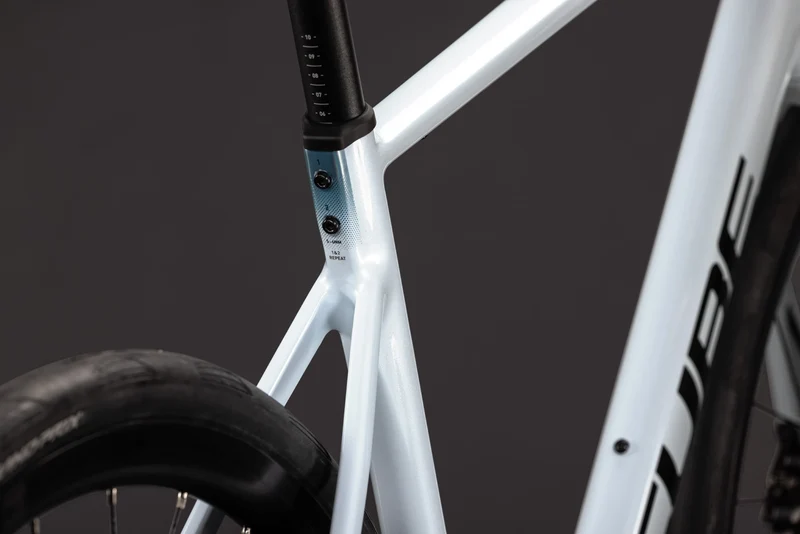 Cube Attain Race glacier´n´black 2027
