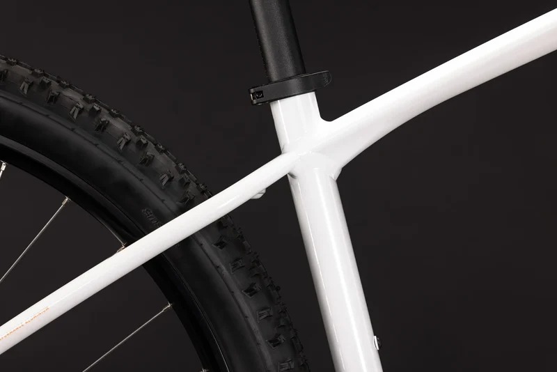Cube Aim One metallicwhite´n´black 2027