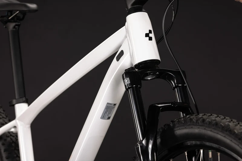 Cube Aim One metallicwhite´n´black 2027