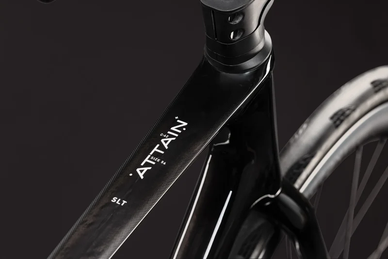 Cube Attain C:62 SLT carbon´n´white 2027