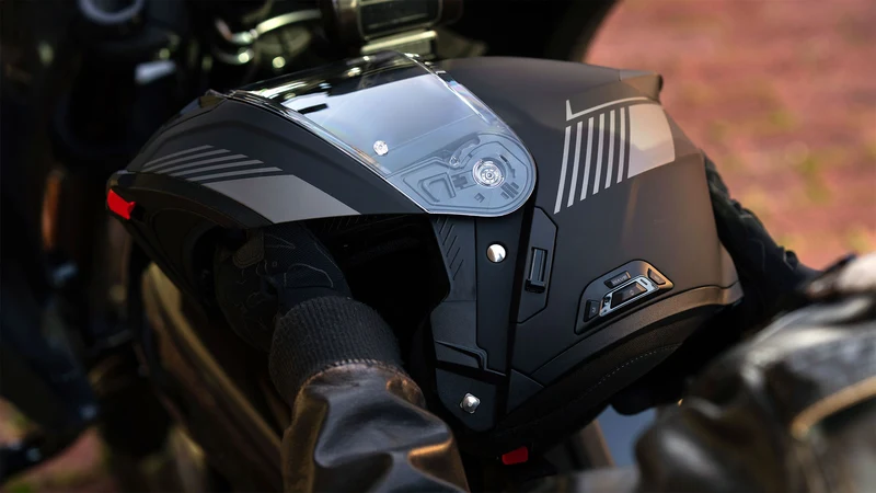 Sena Specter Modular Smart Communication Motorcycle Helmet w/ Mesh Intercom by Harmon Kardon