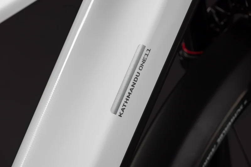 Cube Kathmandu Hybrid ONE11 HPC SLX 800 metallicwhite´n´prizm 2027