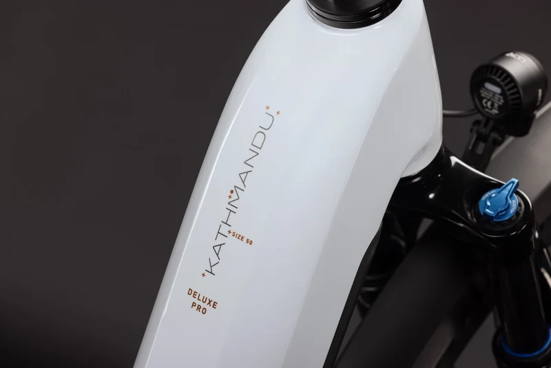 Cube Kathmandu Hybrid Deluxe Pro 800 metallicwhite´n´chrome EE 2027
