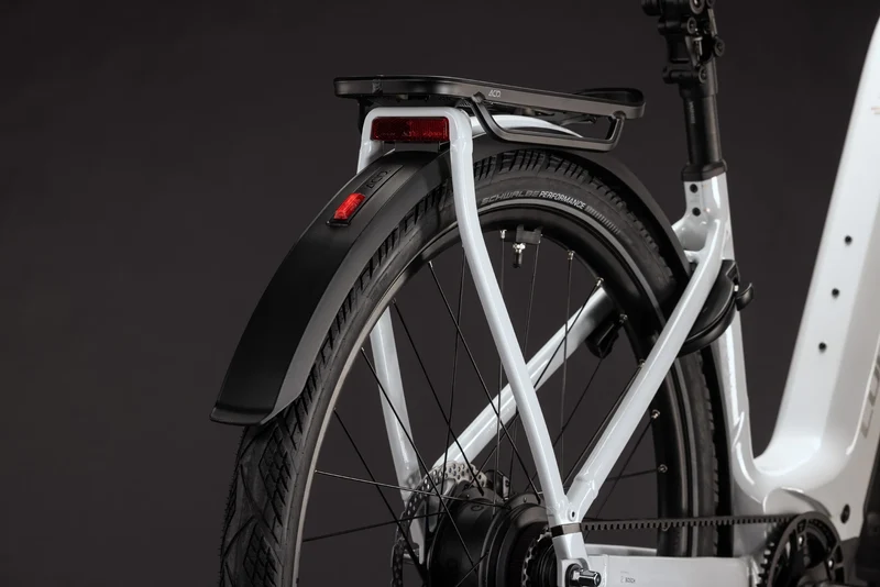 Cube Kathmandu Hybrid Deluxe Pro 800 metallicwhite´n´chrome EE 2027