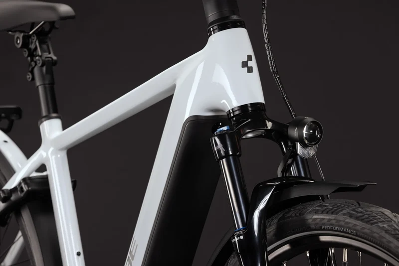 Cube Kathmandu Hybrid Deluxe Pro 800 metallicwhite´n´chrome 2027