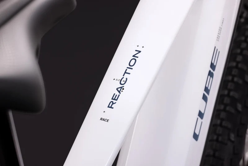Cube Reaction Hybrid Race 800 snow´n´black 2027