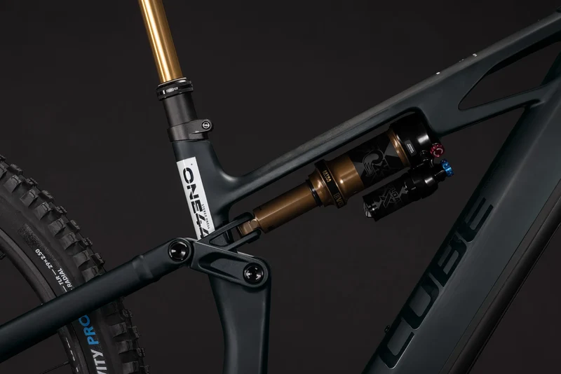 Cube Stereo Hybrid ONE44 HPC AT 800 carbon´n´white 2027