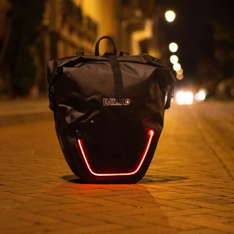 Fietstas Enkel Met LED Rocky XL - Waterdicht - 25 Liter - Zwart